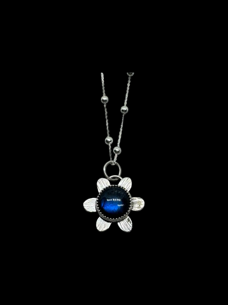 Labradorite flower silver pendant